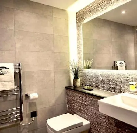 Luxury With Private Balcony + Parking * קליארי